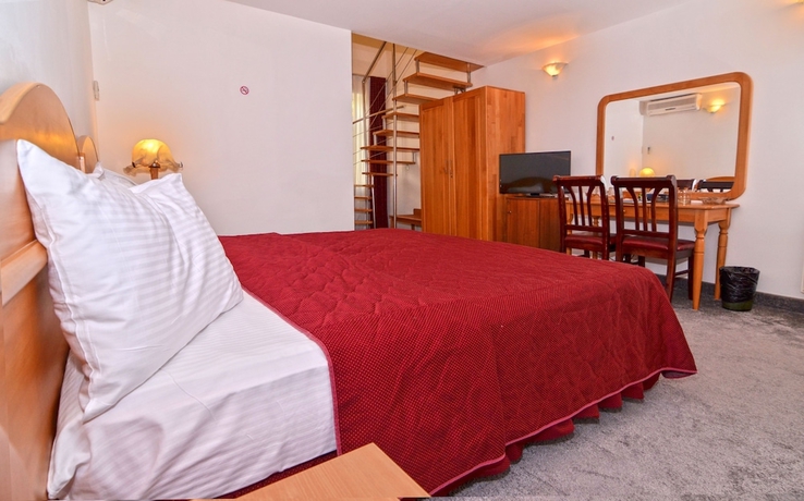 Imagen de la habitación del Hotel Queen Vera. Foto 11