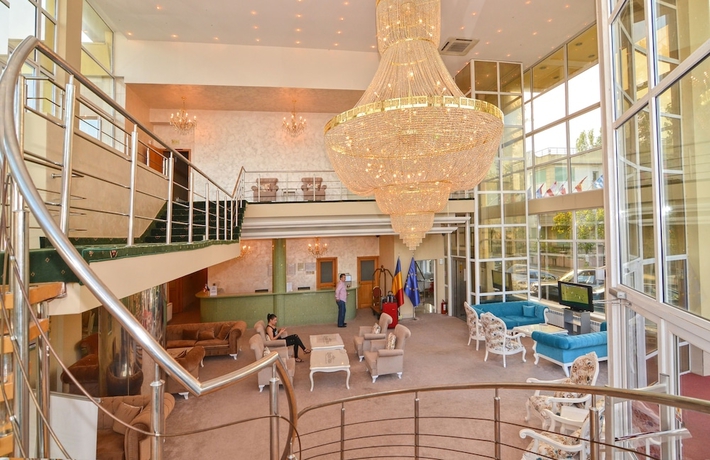 Imagen de los interiores del Hotel Queen Vera. Foto 16