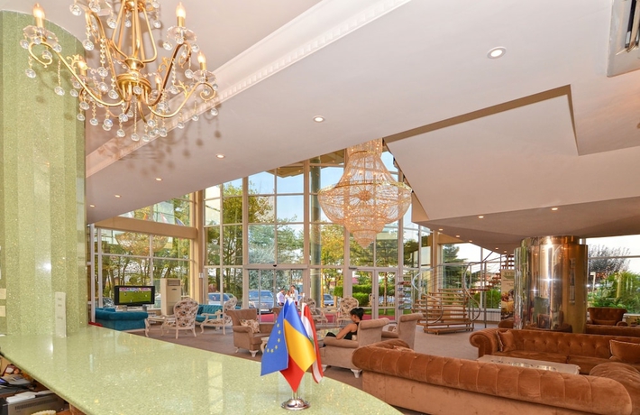 Imagen de los interiores del Hotel Queen Vera. Foto 17