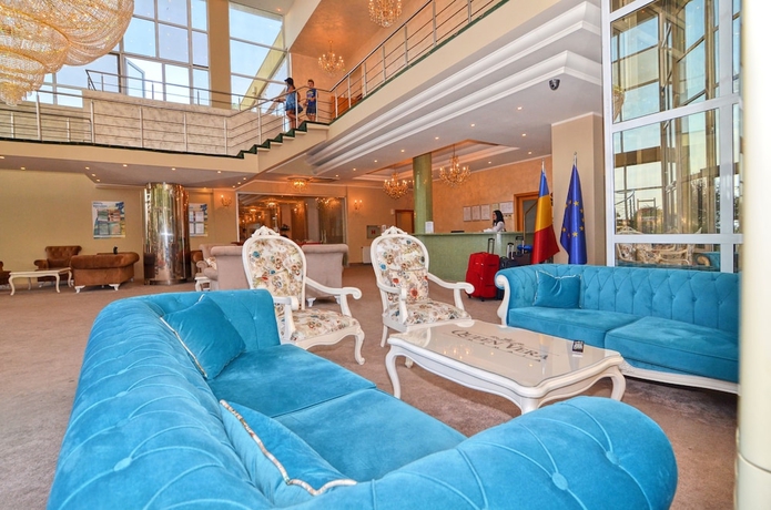Imagen de los interiores del Hotel Queen Vera. Foto 19