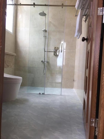 Imagen de la habitación del Hotel Queen Villa. Foto 13