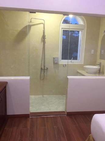 Imagen de la habitación del Hotel Queen Villa. Foto 16