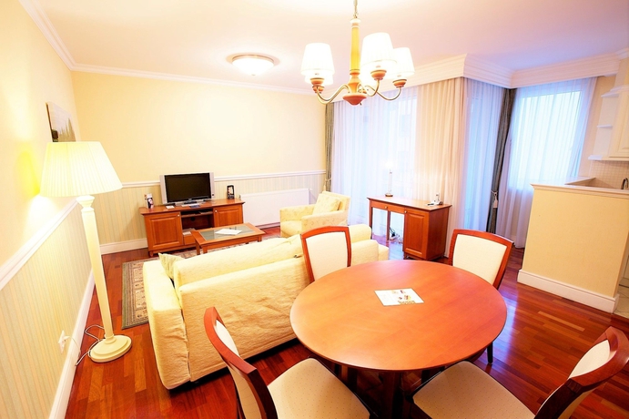 Imagen de la habitación del Hotel Queen´s Court & Residence. Foto 5