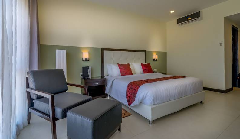 Imagen de la piscina del Hotel Queenco and Casino. Foto 20