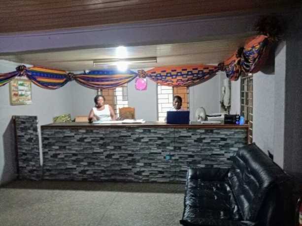 Imagen de los interiores del Hotel Queens, Ashaiman. Foto 20