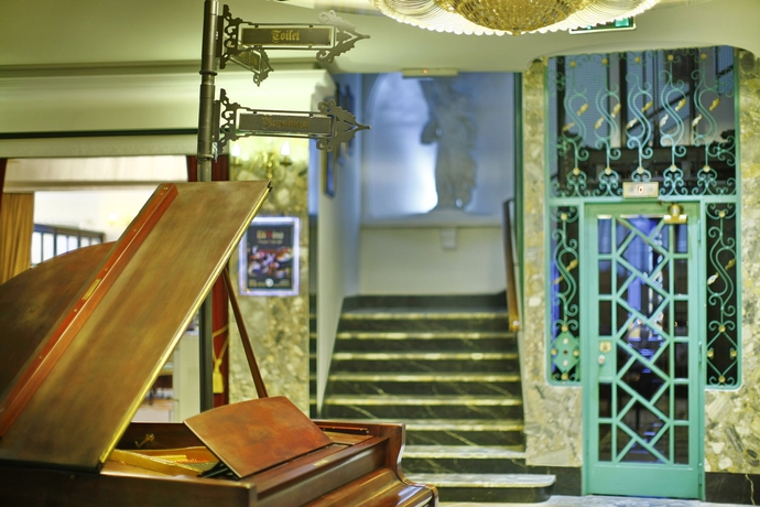 Imagen de los interiores del Hotel Queens Astoria Design. Foto 12