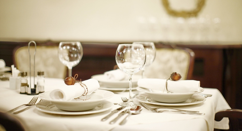 Imagen del bar/restaurante del Hotel Queens Astoria Design. Foto 7