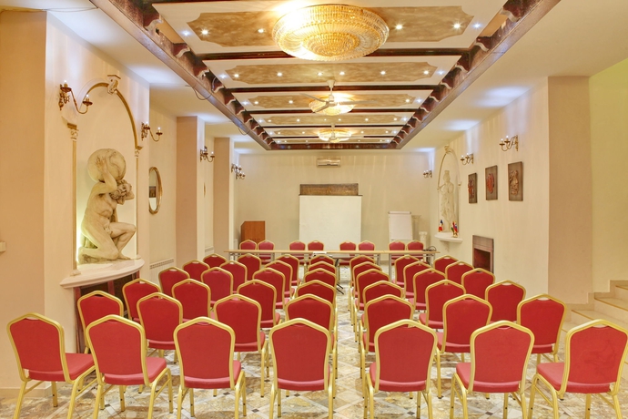 Imagen de los interiores del Hotel Queens Astoria Design. Foto 13