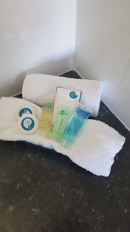 Imagen de la habitación del Hotel Queens Beach Motor. Foto 2