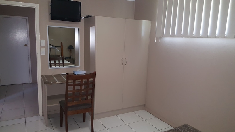 Imagen de la habitación del Hotel Queens Beach Motor. Foto 15