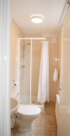 Imagen de la habitación del Hotel Queens, Camden. Foto 13