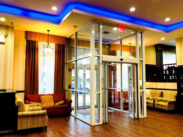 Imagen de los interiores del Hotel Queens County Inn and Suites. Foto 8