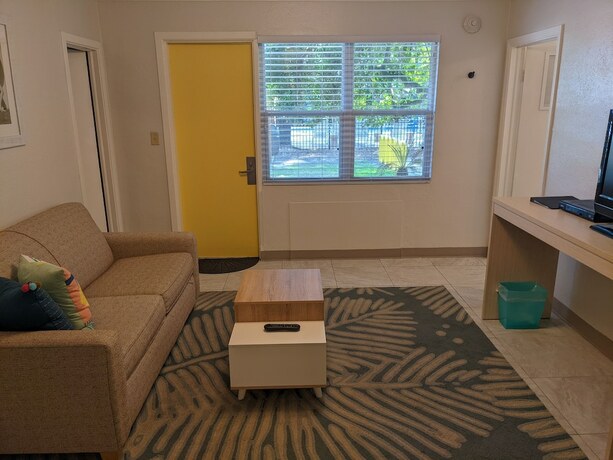 Imagen de la habitación del Hotel Queens Court. Foto 10