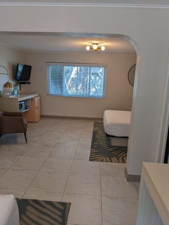 Imagen de la habitación del Hotel Queens Court. Foto 14