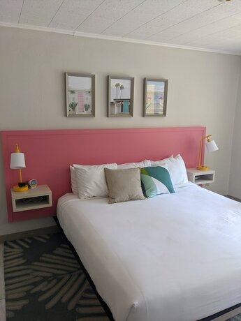 Imagen de la habitación del Hotel Queens Court. Foto 18