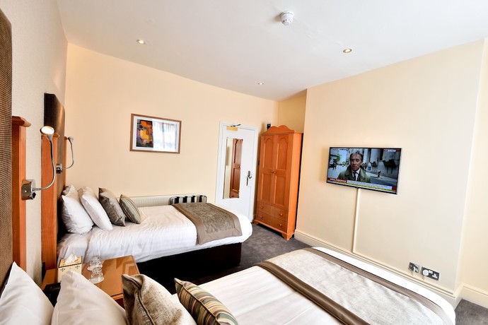 Imagen de la habitación del Hotel Queens Court. Foto 3