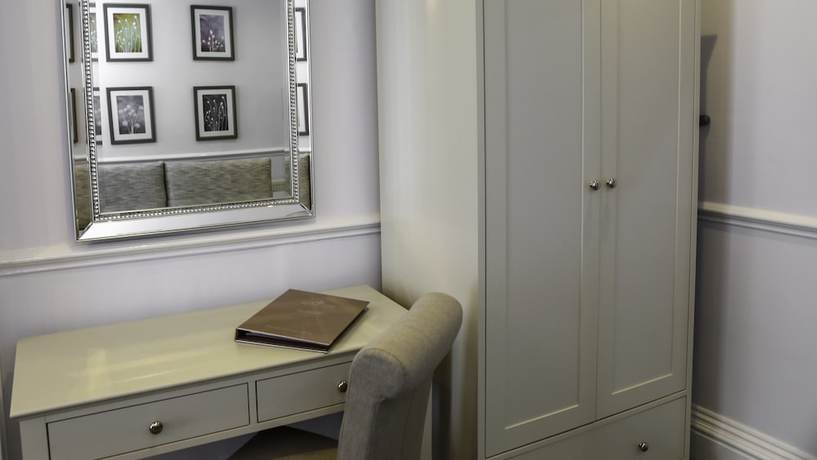Imagen de la habitación del Hotel Queens Court. Foto 5