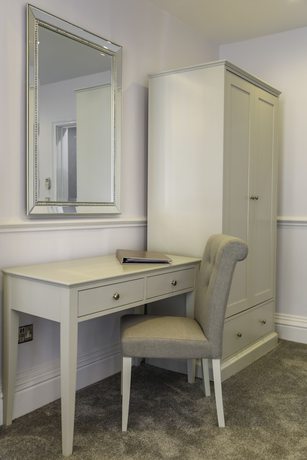 Imagen de la habitación del Hotel Queens Court. Foto 10