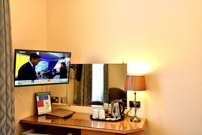 Imagen de la habitación del Hotel Queens Court. Foto 14