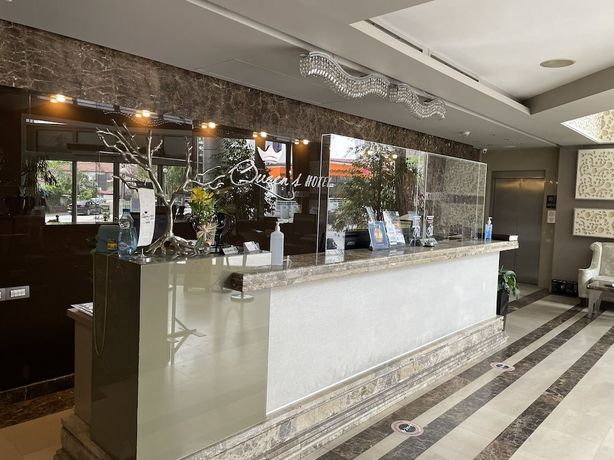 Imagen de los interiores del Hotel Queen\'s. Foto 15