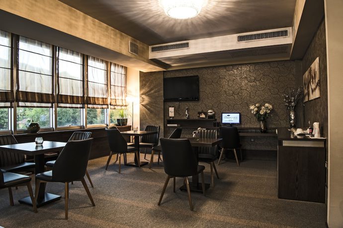 Imagen de los interiores del Hotel Queen\'s. Foto 17