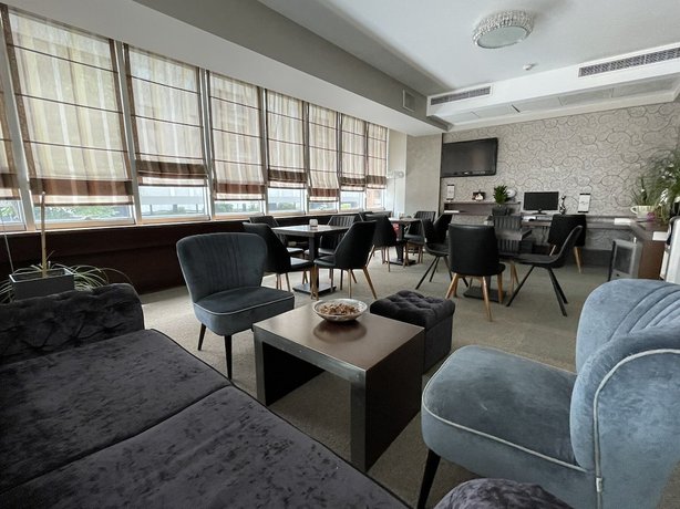 Imagen de los interiores del Hotel Queen\'s. Foto 20