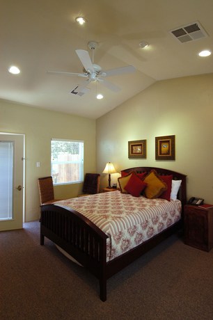 Imagen de la habitación del Hotel Queen\'s Inn By the River. Foto 18