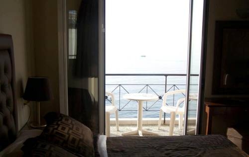 Imagen general del Hotel Queens Leriotis Hotel. Foto 4