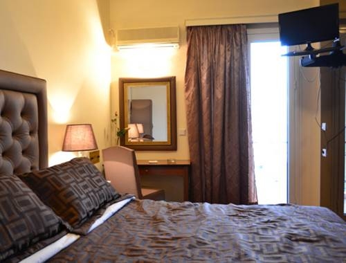 Imagen general del Hotel Queens Leriotis Hotel. Foto 12