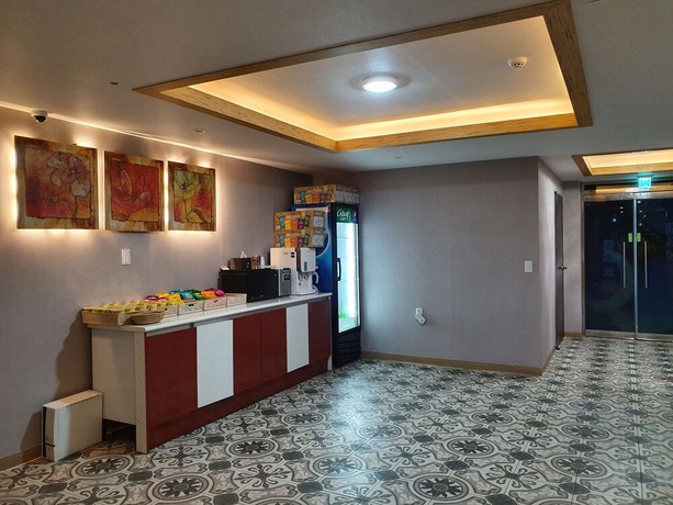 Imagen del bar/restaurante del Hotel Queens Motel Jinju. Foto 2