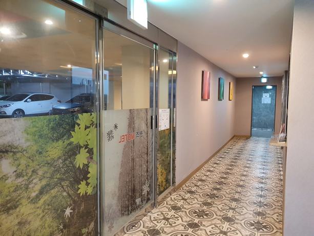Imagen de los interiores del Hotel Queens Motel Jinju. Foto 18