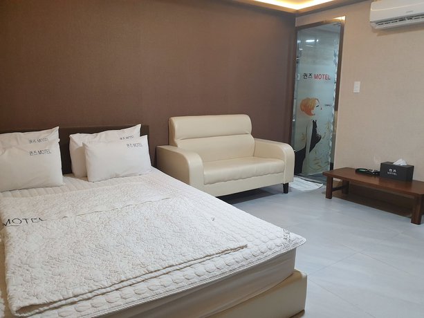 Imagen de la habitación del Hotel Queens Motel Jinju. Foto 15