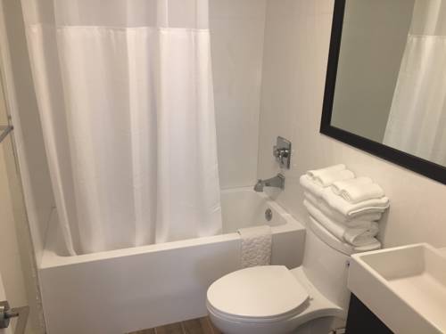 Imagen de la habitación del Hotel Queens, New Westminster. Foto 11