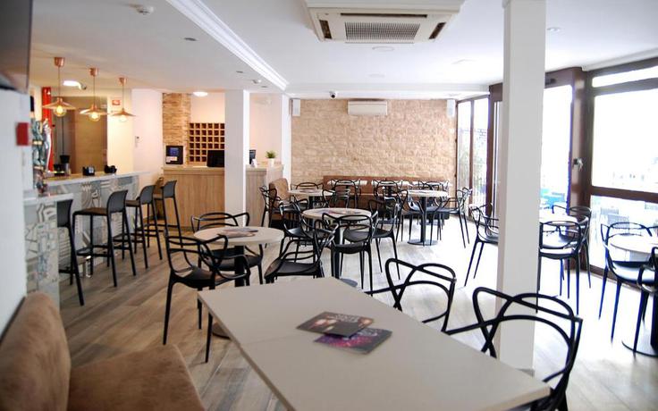 Imagen del bar/restaurante del Hotel Queens - Only Adults. Foto 2