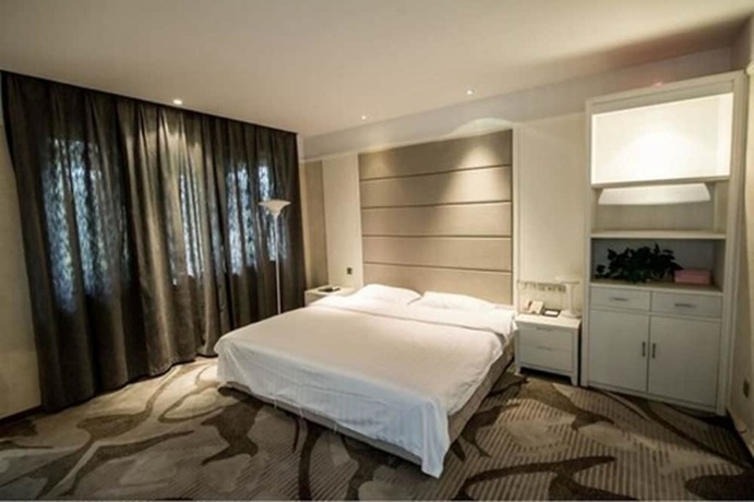 Imagen de la habitación del Hotel Queens Palace. Foto 14