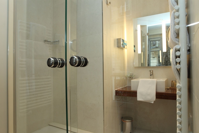 Imagen de la habitación del Hotel Queens, París. Foto 3