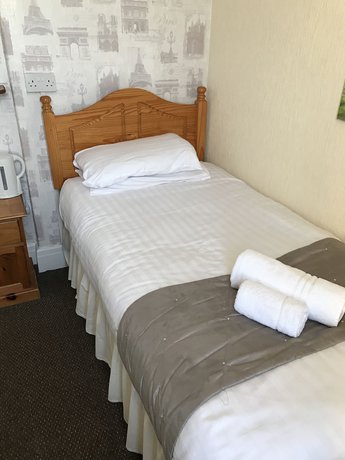 Imagen de la habitación del Hotel Queens Plaza. Foto 4