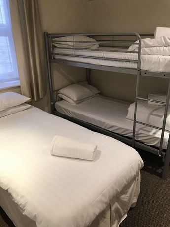 Imagen de la habitación del Hotel Queens Plaza. Foto 5