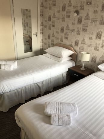 Imagen de la habitación del Hotel Queens Plaza. Foto 7