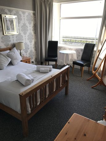 Imagen de la habitación del Hotel Queens Plaza. Foto 8