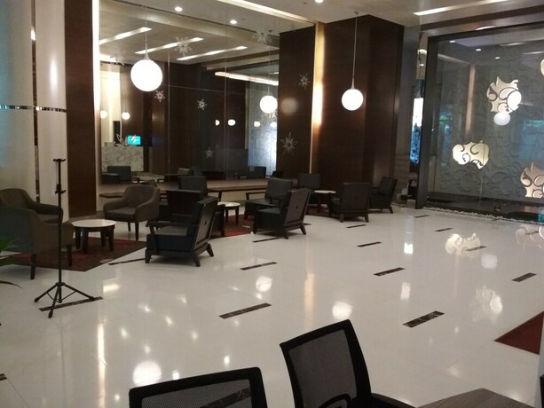 Imagen de los interiores del Hotel Queens Service Suite At Swiss Garden Residences. Foto 34