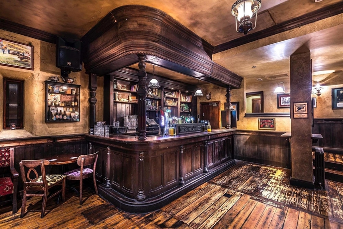 Imagen del bar/restaurante del Hotel Queens and Nightclub. Foto 4