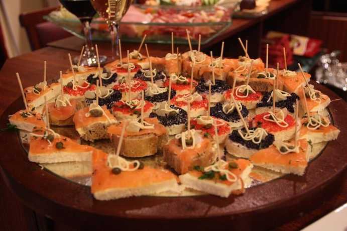 Imagen del bar/restaurante del Hotel Queensgate Continental And Suites. Foto 3