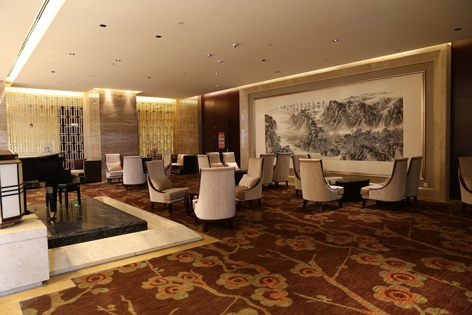Imagen del bar/restaurante del Hotel Queensir International. Foto 2