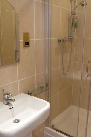 Imagen del bar/restaurante del Hotel Queenswood. Foto 2