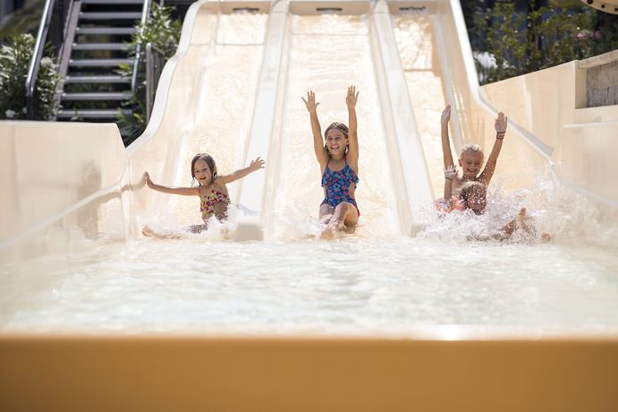 Imagen de la piscina del Hotel Quellenhof Luxury Resort Lazise. Foto 12