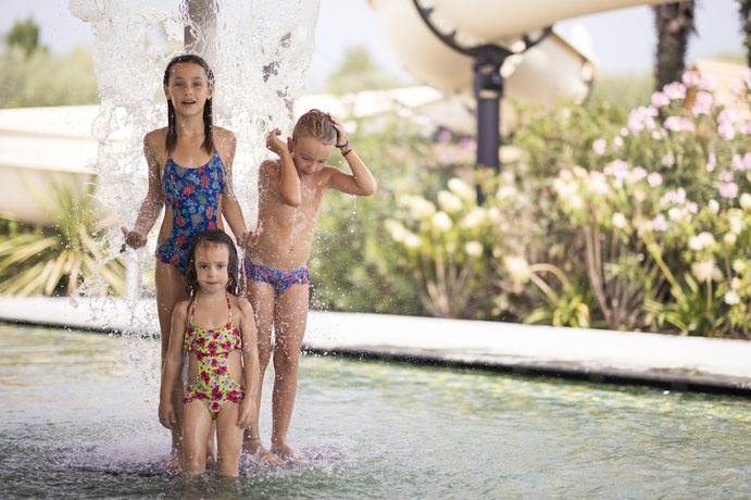 Imagen de la piscina del Hotel Quellenhof Luxury Resort Lazise. Foto 15