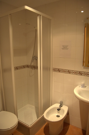 Imagen de la habitación del Hotel Quentar. Foto 11