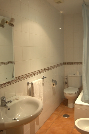 Imagen de la habitación del Hotel Quentar. Foto 15