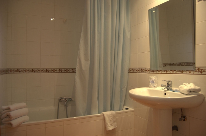 Imagen de la habitación del Hotel Quentar. Foto 16